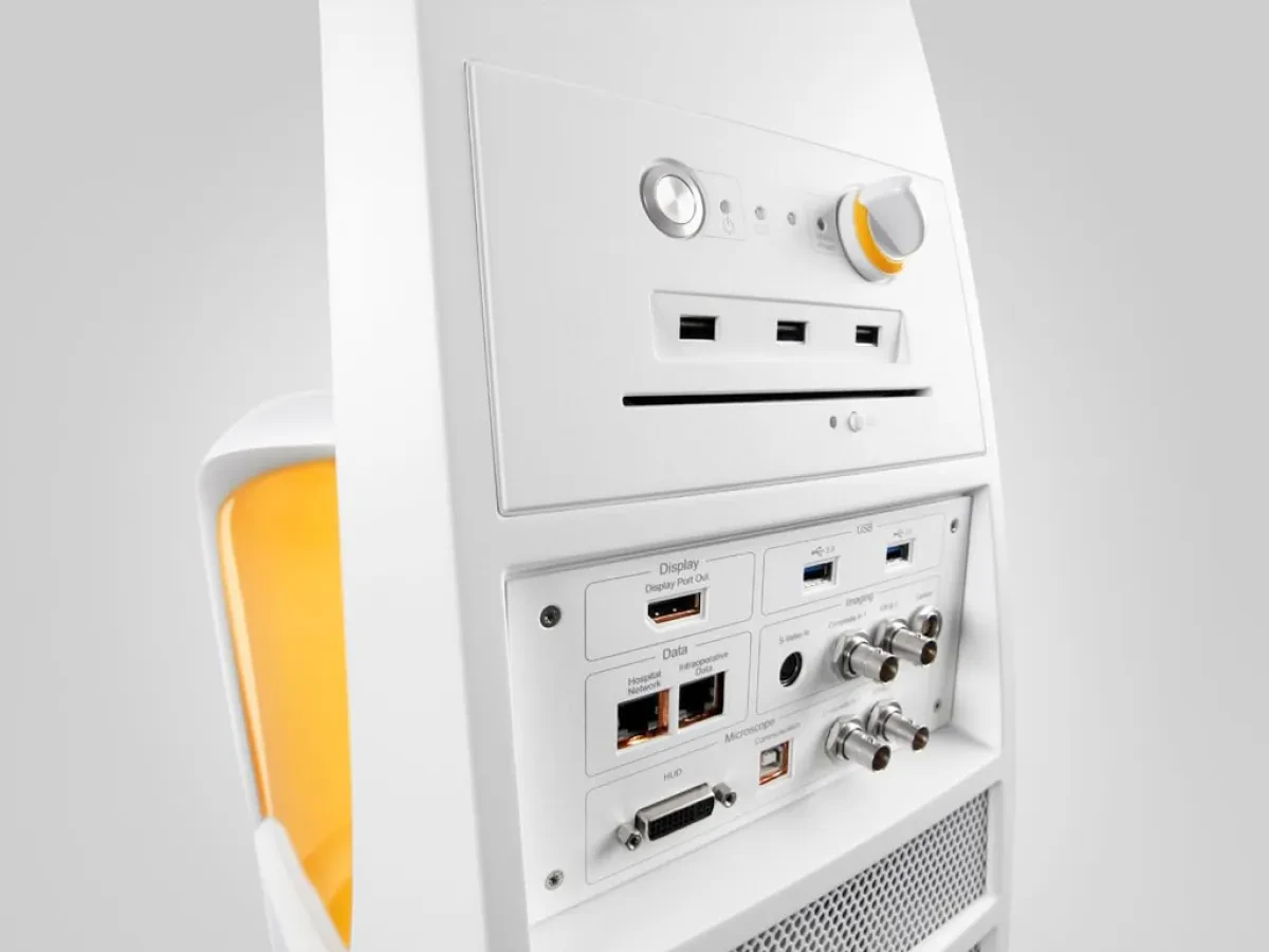 Консоль системы Brainlab Curve
